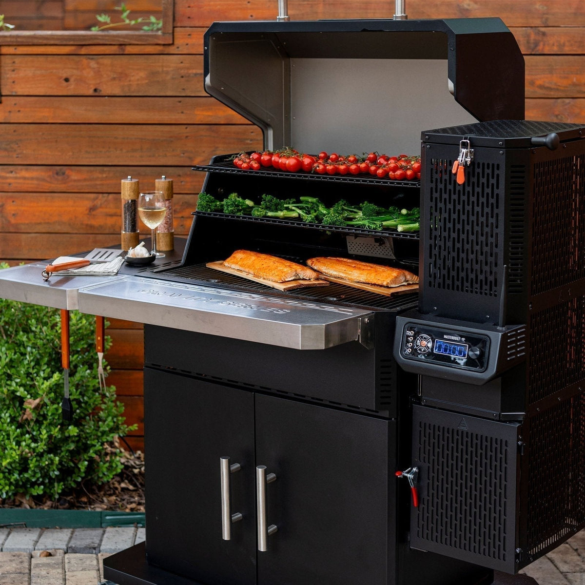 Masterbuilt 1150 Gravity Fed Charcoal BBQ Grill and Smoker
